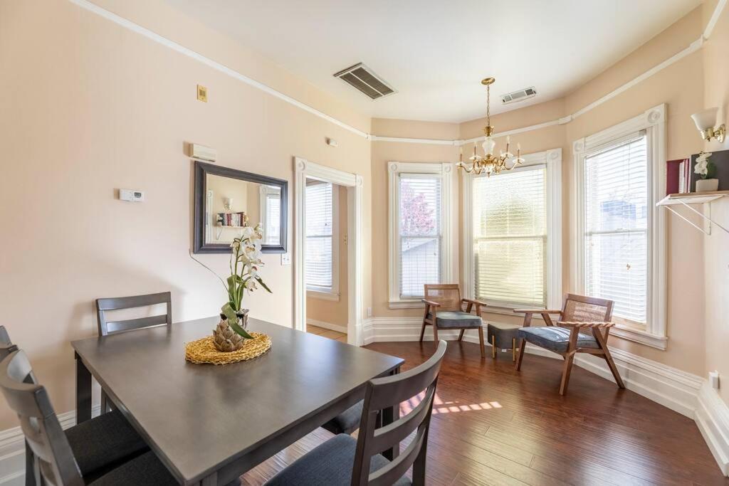 Сasa de vacaciones A+ 2 Bedroom Victorian Away From *