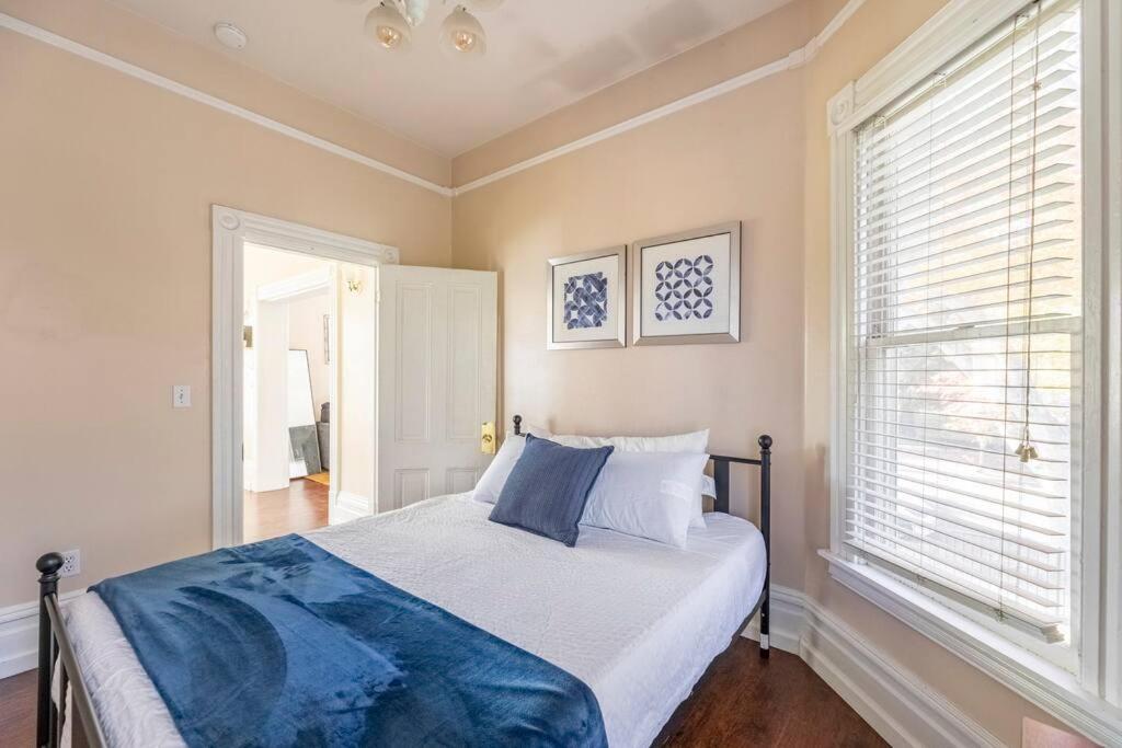 A+ 2 Bedroom Victorian Away From Hébergement de vacances