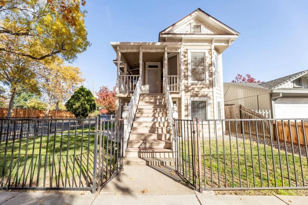 A+ 2 Bedroom Victorian Away From Hébergement de vacances Sacramento