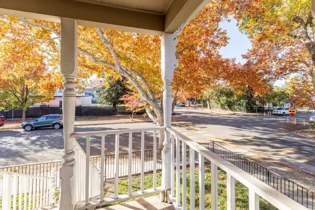 A+ 2 Bedroom Victorian Away From Hébergement de vacances