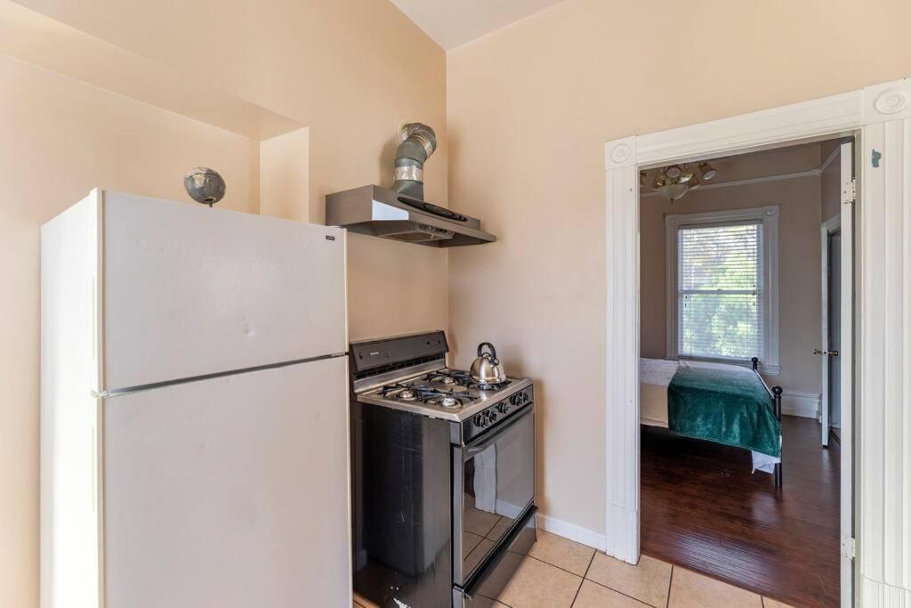 A+ 2 Bedroom Victorian Away From Hébergement de vacances *